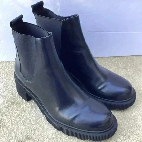 Zara Shoes - Zara leather boots in size 40/ 10 US Y2K Chunky Boots black